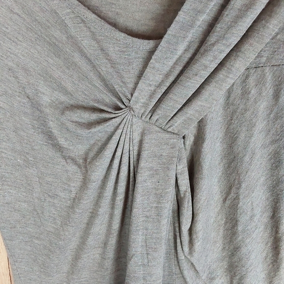 Janet Paris Gray Sleeveless Twisted Front Tiered Skirt Dress With Dual Material - Picture 8 of 9